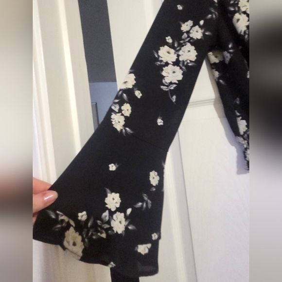 Floral Black and White Women's Top - Picture 3 of 8